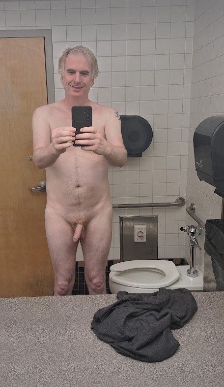 Exposed Faggot Naked Selfie-Justin Smith In Nanaimo.