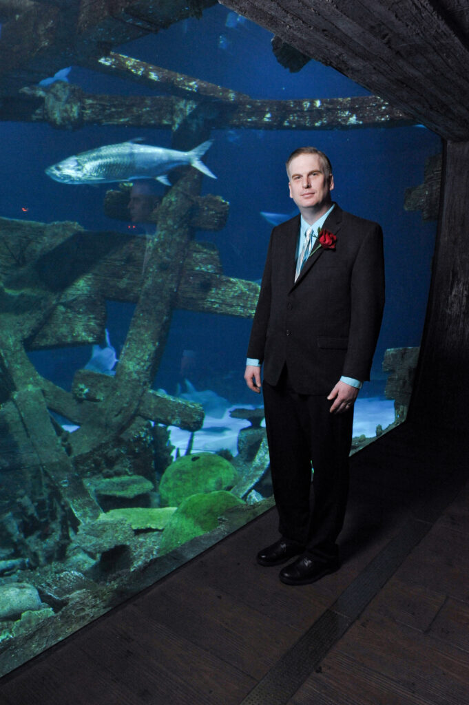 Married Fag Gets Exposed 3 Wedding at Mandalay Bay Hotel Aquarium.