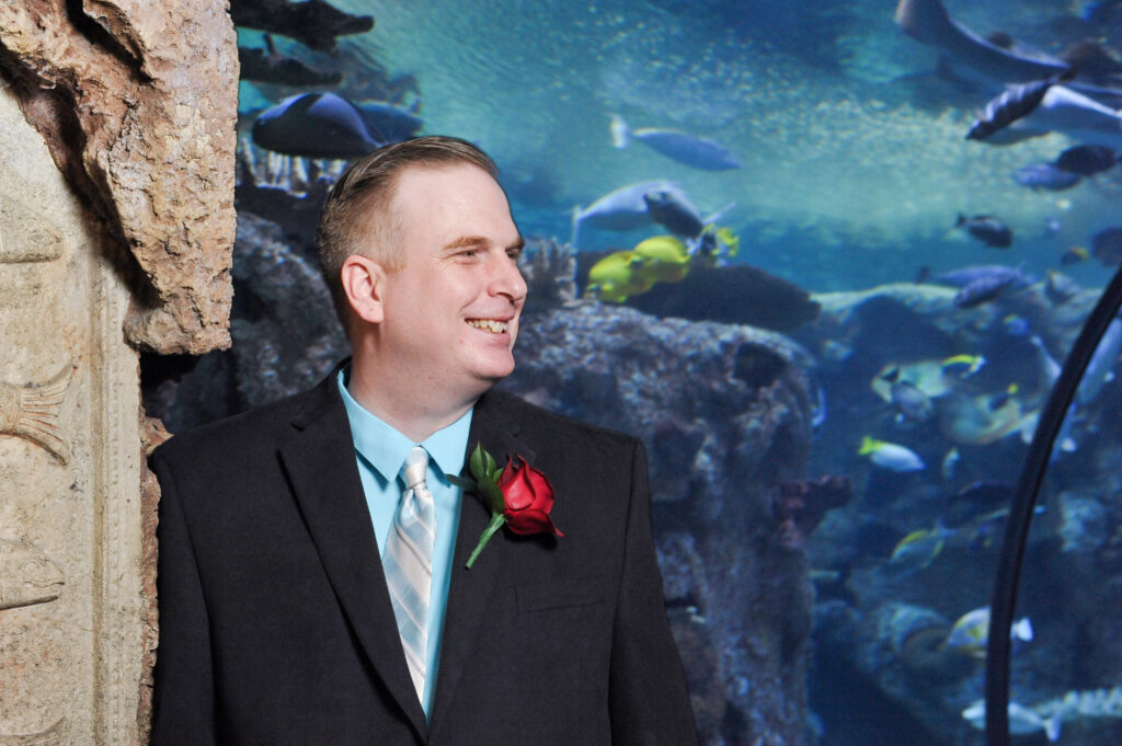 Married Fag Gets Exposed 4 Wedding at Mandalay Bay Hotel Aquarium.