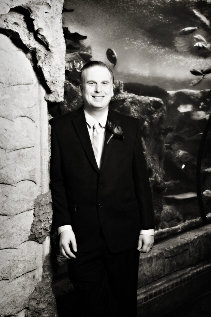 Married Fag Gets Exposed 5 Wedding at Mandalay Bay Hotel Aquarium.